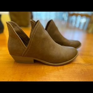 Universal Thread 9.5 Women Tan Booties